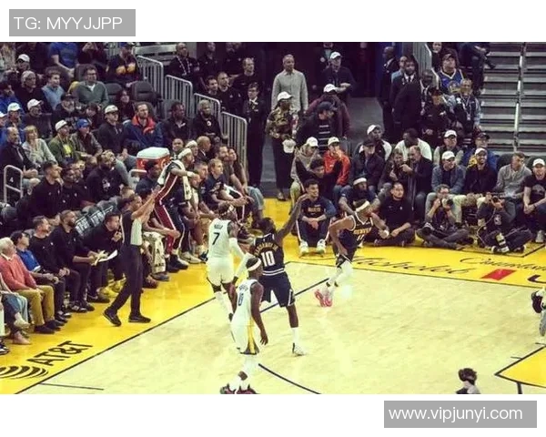 勇士与掘金激战1月17日争夺西部季后赛席位的关键对决 勇士与掘金激战1月17日争夺西部季后赛席位的关键对决